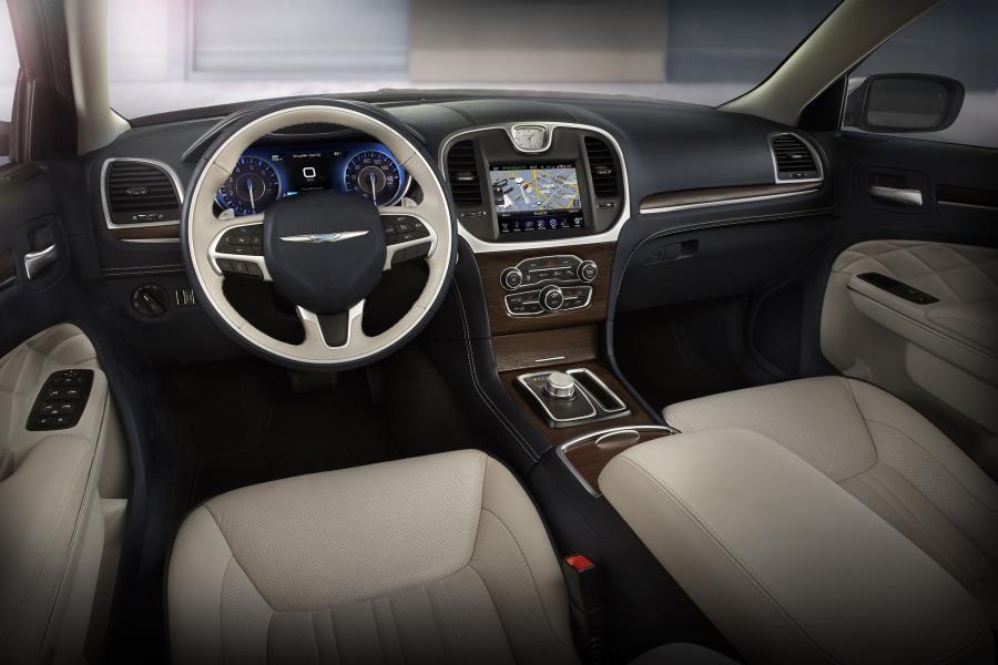  Chrysler 300C Platinum 2015 года  (фото 17 из 47)